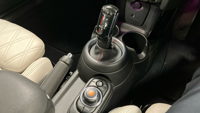 MINI Hatchback 2.0 Cooper S Exclusive II 5dr Auto [Comfort/Nav] Petrol Hatchback